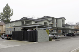 Greens Annex in Woodland, CA - Foto de edificio - Building Photo