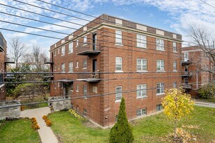 5781 De La Côte-Saint-Luc Ch Apartments