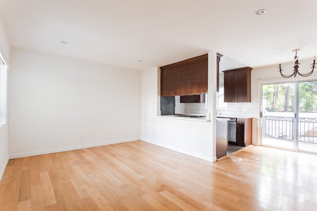 Newly renovated upper unit in quiet neighborhood in Santa Monica, CA - Building Photo - Building Photo