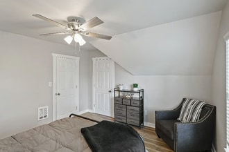 1001 N Elm St in Spokane, WA - Foto de edificio - Building Photo