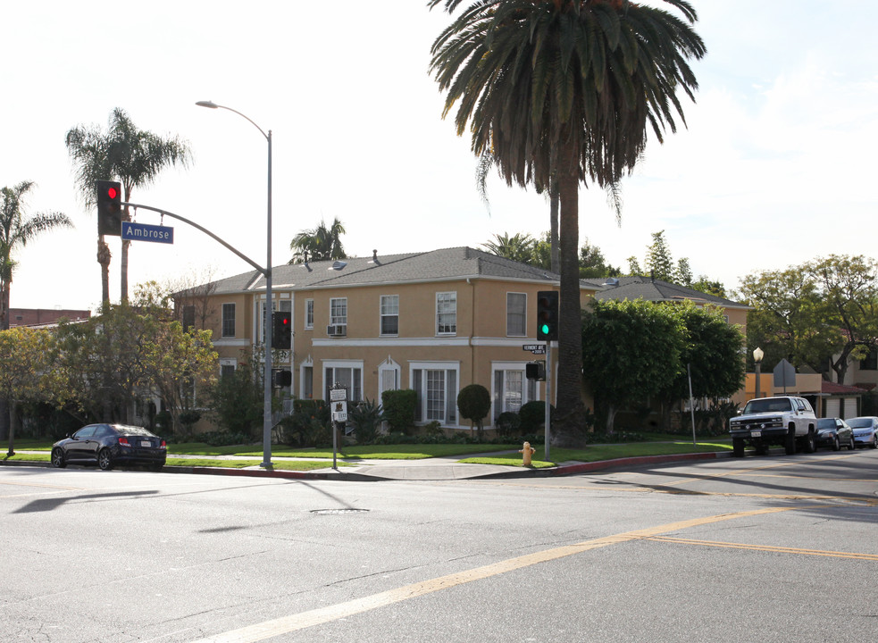 2075-2077 N Vermont Ave in Los Angeles, CA - Building Photo