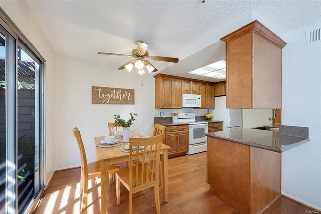 5581 Crescent Ave in Cypress, CA - Foto de edificio - Building Photo