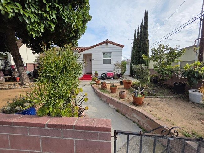 3786 Meier St, Unit House not Apt. in Los Angeles, CA - Foto de edificio - Building Photo