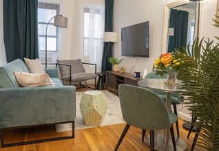 305 E 95th St in New York, NY - Building Photo - Building Photo