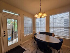 10620 Chestnut Ridge Rd in Austin, TX - Building Photo - Building Photo