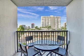 2017 S Ocean Dr in Hallandale Beach, FL - Building Photo - Building Photo
