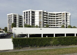 The Towers in Miami, FL - Building Photo - Building Photo