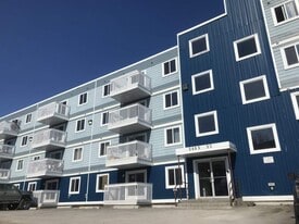 Hillview Estates in Yellowknife, NT - Building Photo