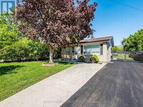 32 Madoc Dr in Brampton, ON - Building Photo - Building Photo