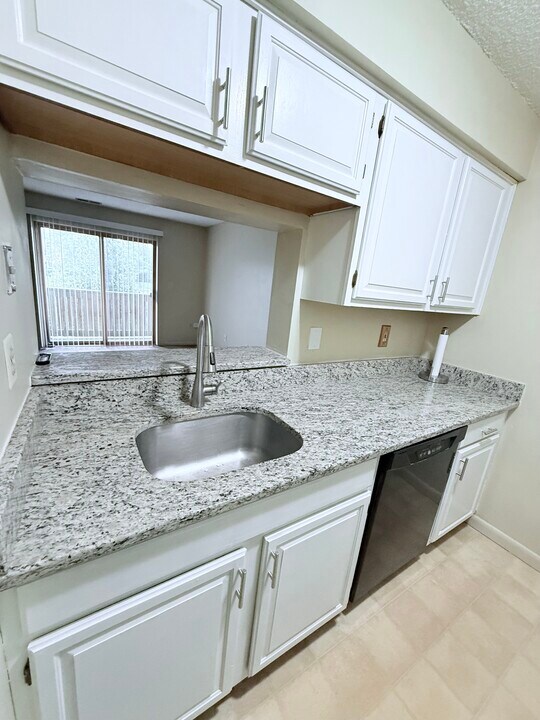 5002 Ravens Crest Dr, Unit 5002 Ravens Crest in Plainsboro, NJ - Building Photo