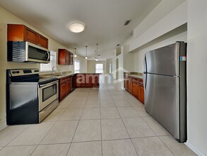 10518 Egret Haven Ln in Riverview, FL - Foto de edificio - Building Photo