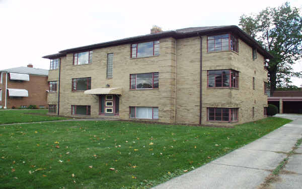 6430 Ridge Rd in Parma, OH - Foto de edificio