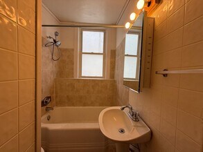977 Riverside Dr, Unit B in North Grosvenordale, CT - Building Photo - Building Photo