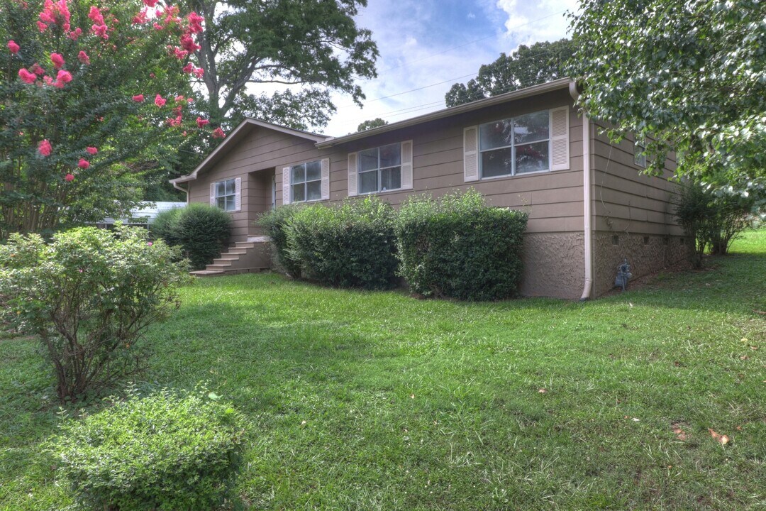 1446 Arnold St in Jonesboro, GA - Building Photo