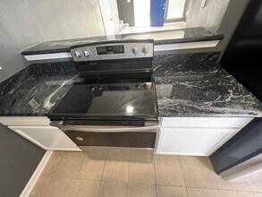 520 Revere Dr, Unit A in La Place, LA - Building Photo - Building Photo