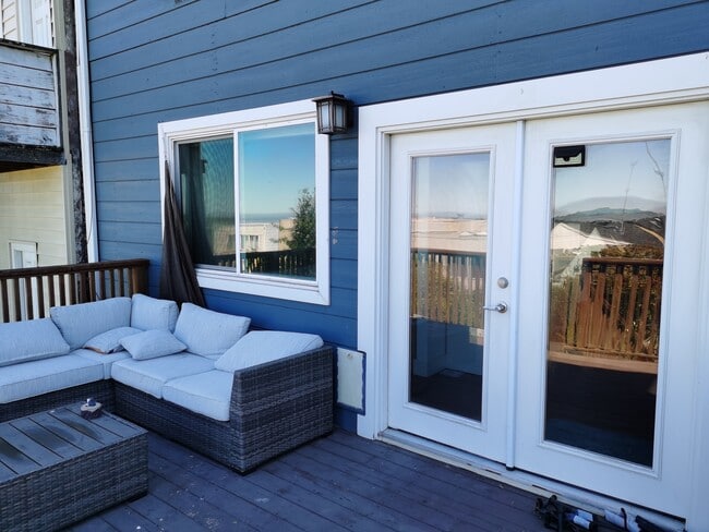 134 Santa Barbara Ave, Unit Lower