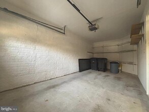 2444 Rolling Plains Dr in Herndon, VA - Building Photo - Building Photo