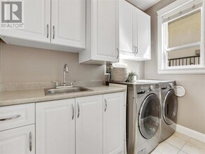 171 W Kings Rd in North Vancouver, BC - Building Photo - Building Photo