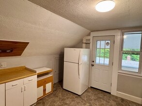 384 Brightwood Ave in Torrington, CT - Building Photo - Building Photo
