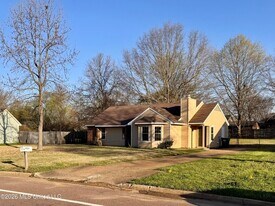 900 Clarington Dr in Southaven, MS - Building Photo