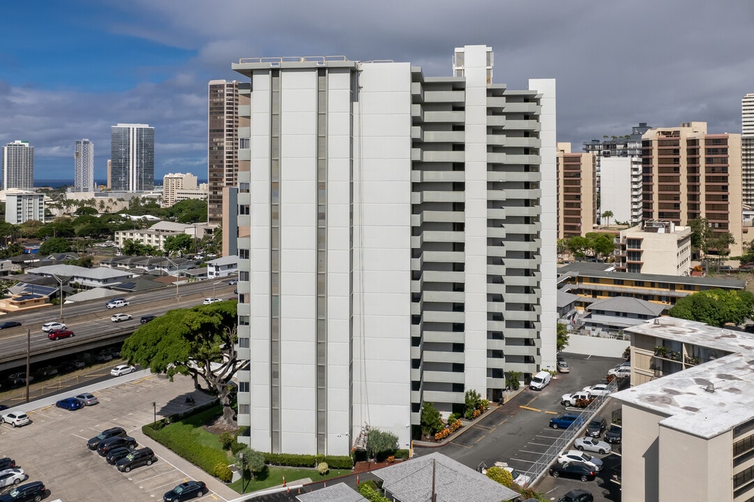 The Barclay in Honolulu, HI - Building Photo