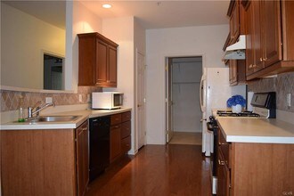 911 Eden Terrace in Easton, PA - Building Photo - Building Photo