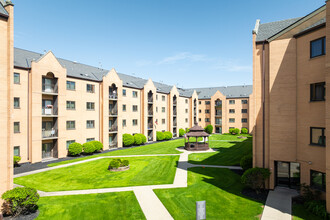 Courtyard Of Harwood Heights in Harwood Heights, IL - Building Photo - Primary Photo