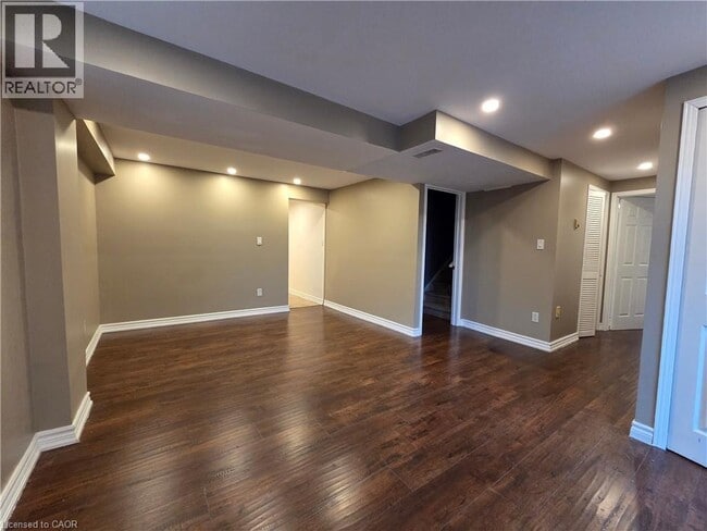 696 Penny Ln in Burlington, ON - Building Photo - Building Photo