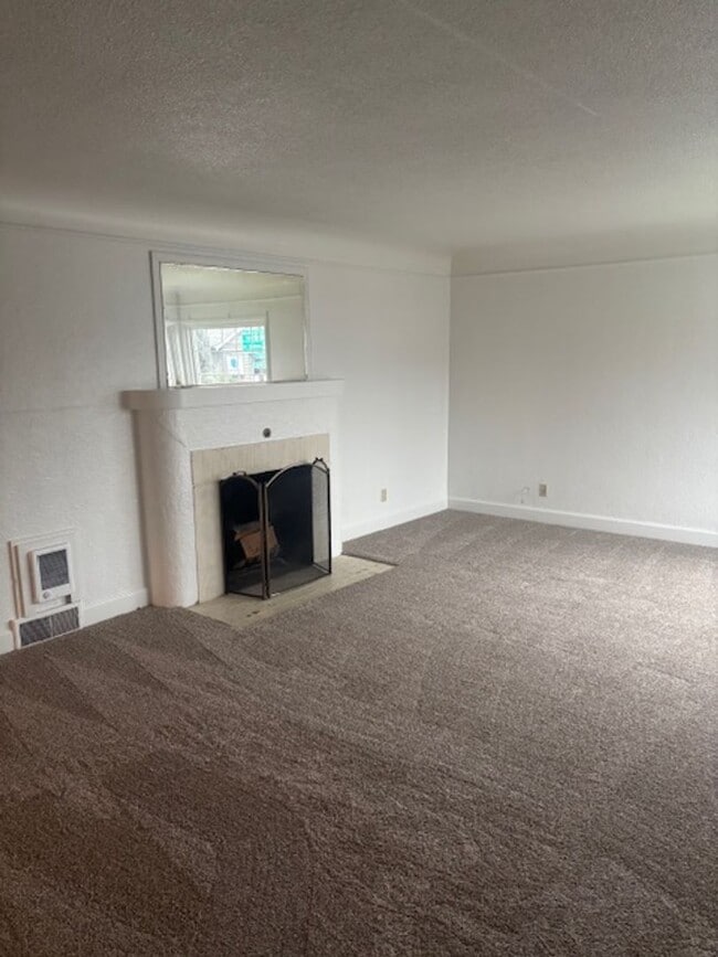 202 N College St in Newberg, OR - Building Photo - Building Photo