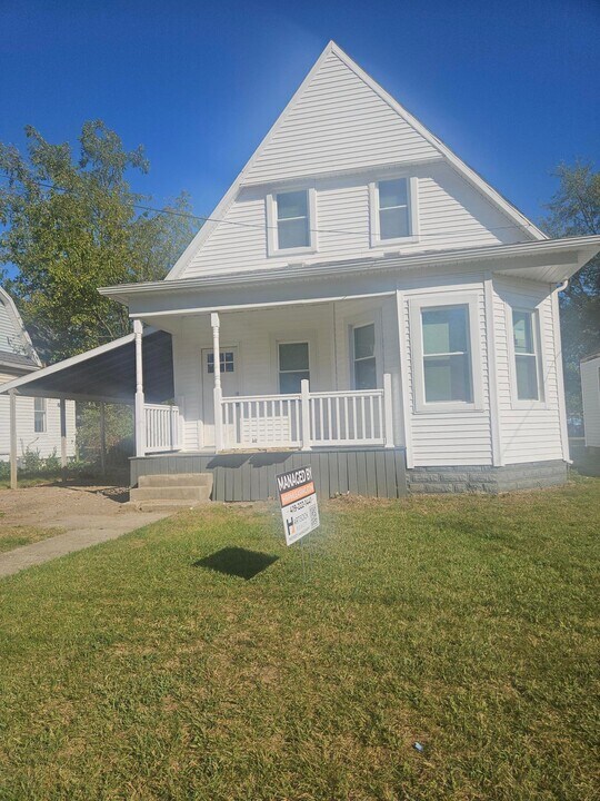 915 E Albert St in Lima, OH - Foto de edificio