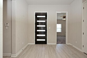 469 Coyote Crk Wy in Kyle, TX - Building Photo - Building Photo