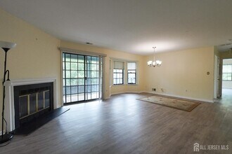 809 Woodhaven Dr in Edison, NJ - Building Photo - Building Photo