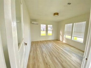 114 Hollaway St, Unit B in La Grange, TX - Building Photo - Building Photo