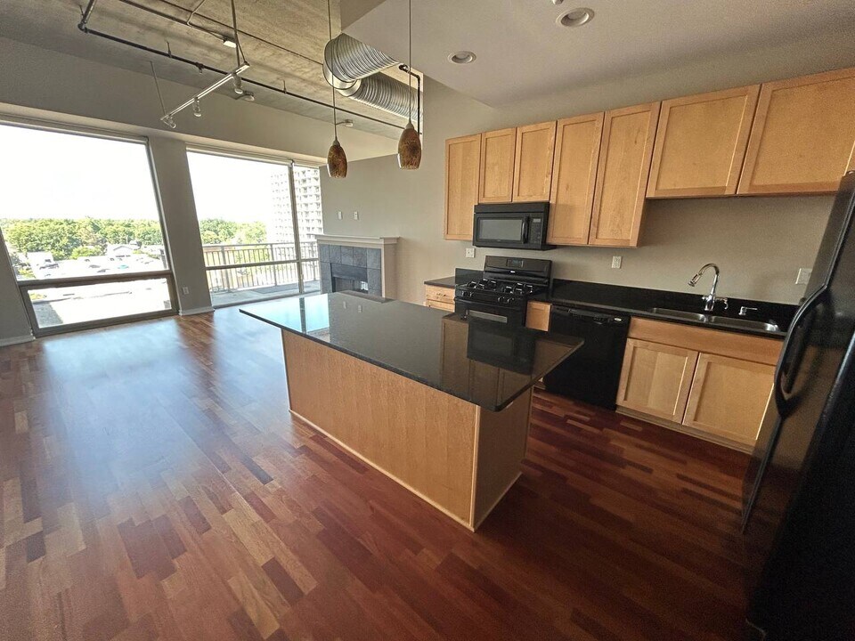 350 N Main St, Unit Main North Lofts Unit 618 in Royal Oak, MI - Foto de edificio