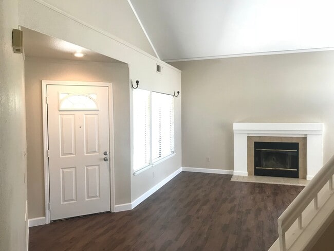 1725 Foxwood Dr in Tracy, CA - Building Photo - Building Photo