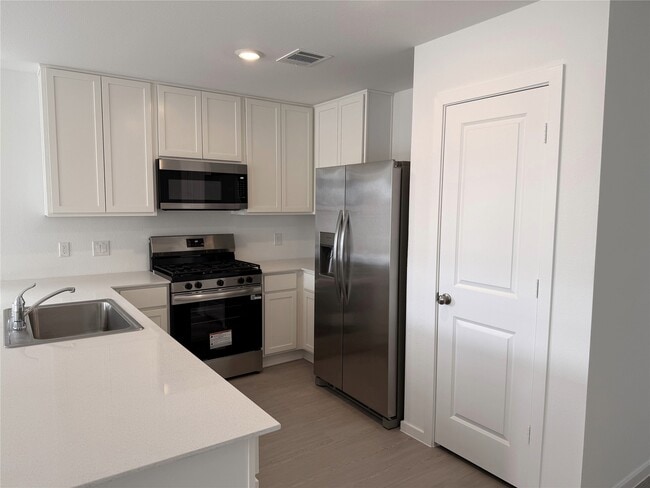 property at 25670 Roy Rogers Rd