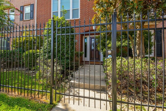 2619 W Dallas St in Houston, TX - Foto de edificio - Building Photo