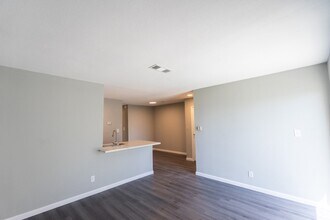 2501 Gulf Fwy, Unit 260C in Dickinson, TX - Foto de edificio - Building Photo