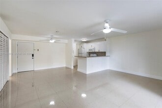 8305 SW 72nd Ave in Coral Gables, FL - Building Photo - Building Photo