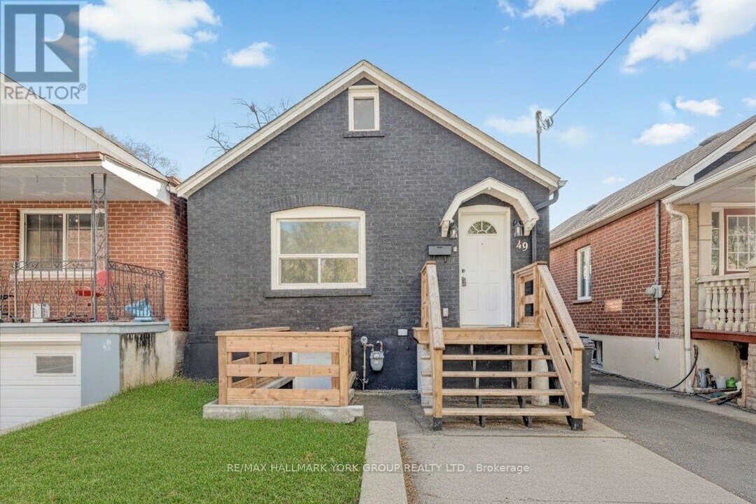 49 Cordella Ave in Toronto, ON - Building Photo