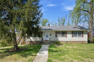 9008 Autoville Dr in College Park, MD - Building Photo