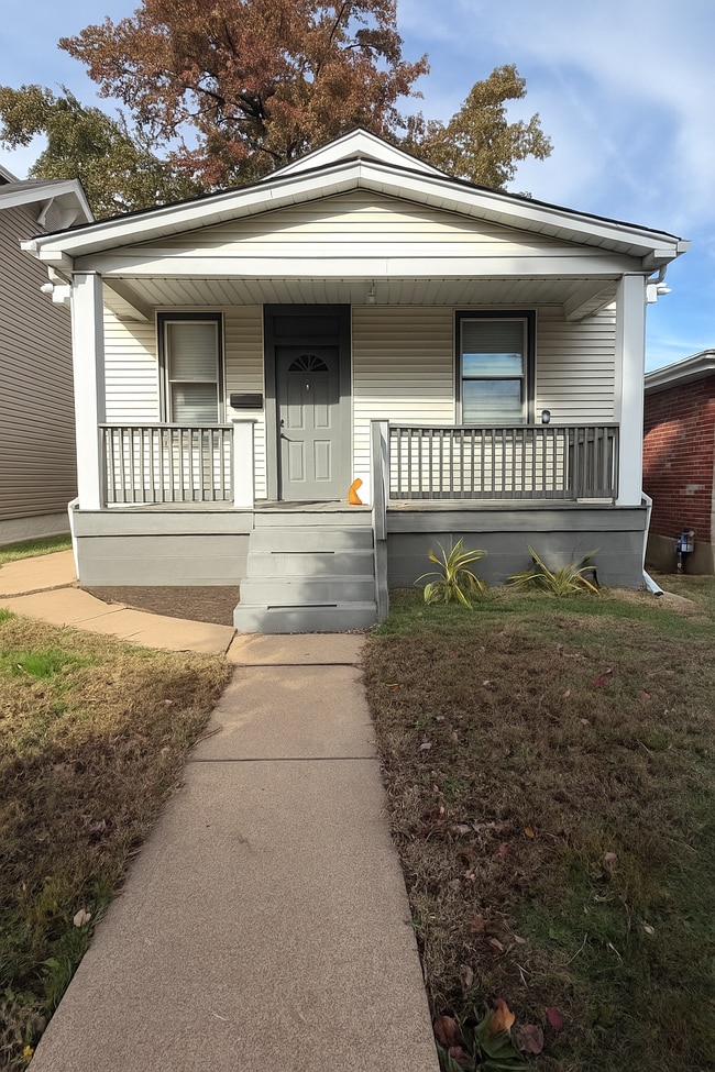 property at 5717 Lansdowne Ave