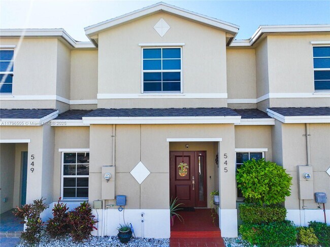 545 NE 5th St in Florida City, FL - Building Photo - Building Photo