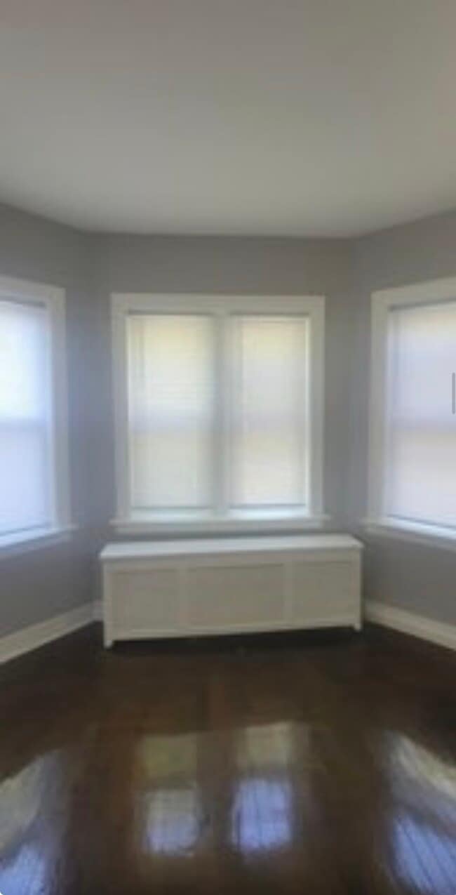 8043 S Maryland Ave in Chicago, IL - Foto de edificio - Building Photo