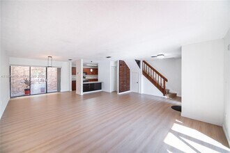 6845 NW 169th St in Hialeah, FL - Building Photo - Building Photo