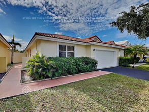 15030 Norfolk Ln in Davie, FL - Foto de edificio - Building Photo