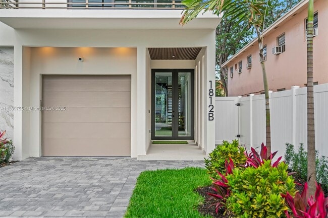 1812 Miami Rd in Fort Lauderdale, FL - Foto de edificio - Building Photo