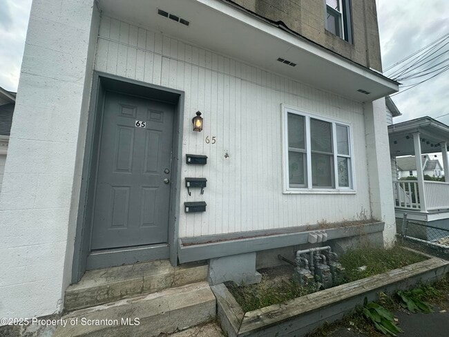 65 Center St in Pittston, PA - Building Photo - Building Photo