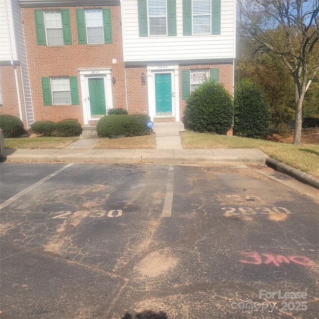 2830 Hosta Dr in Charlotte, NC - Building Photo - Building Photo