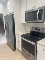 541 NE 47th St in Boca Raton, FL - Building Photo